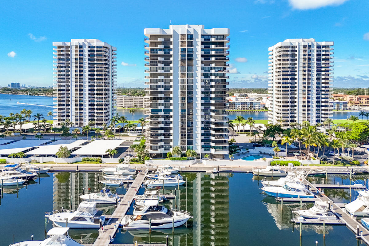 108 Lakeshore Dr #740