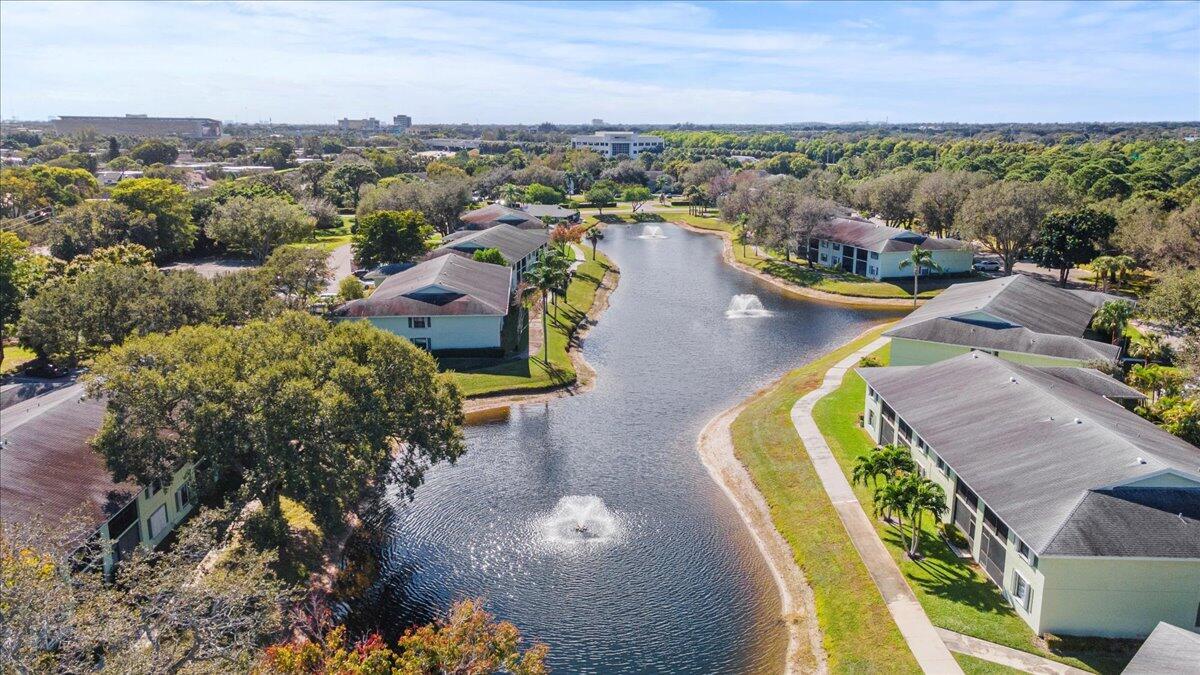 701 Sabal Rdg Cir #F
