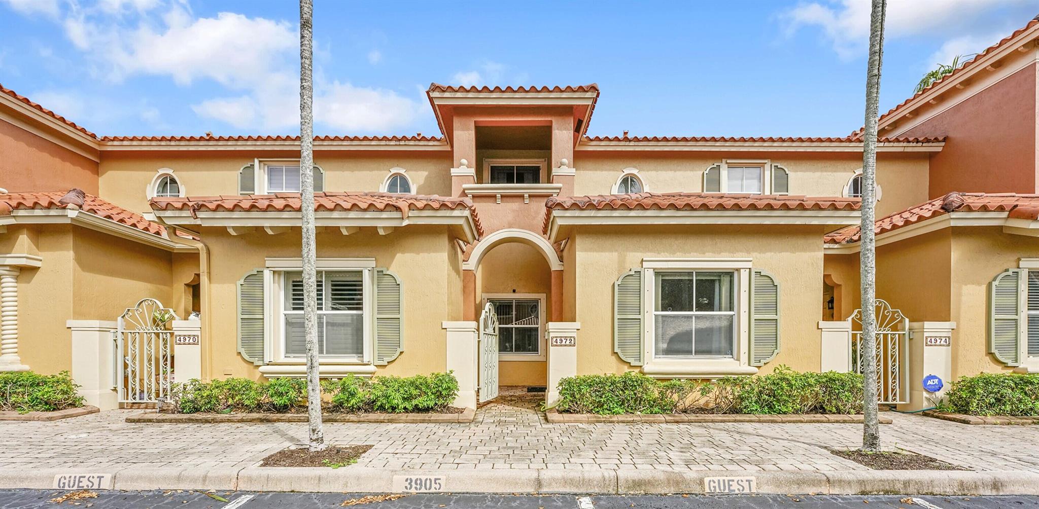 4972 Leeward Ln #3905