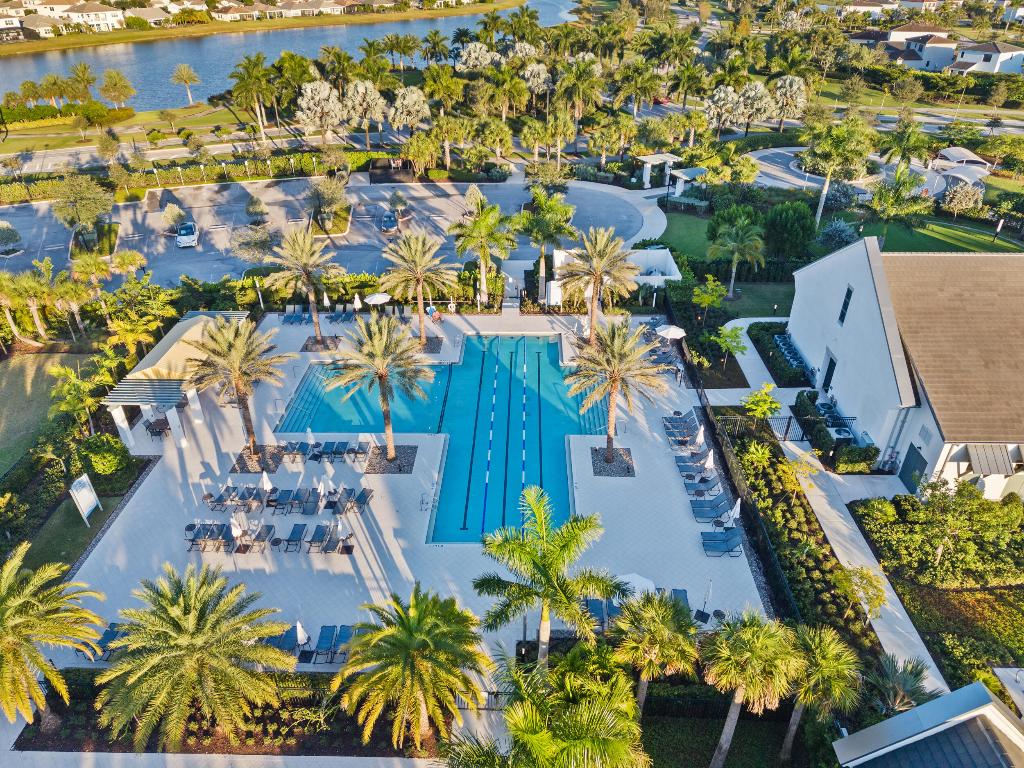 5735 Shore Pine Westlake, FL 33470