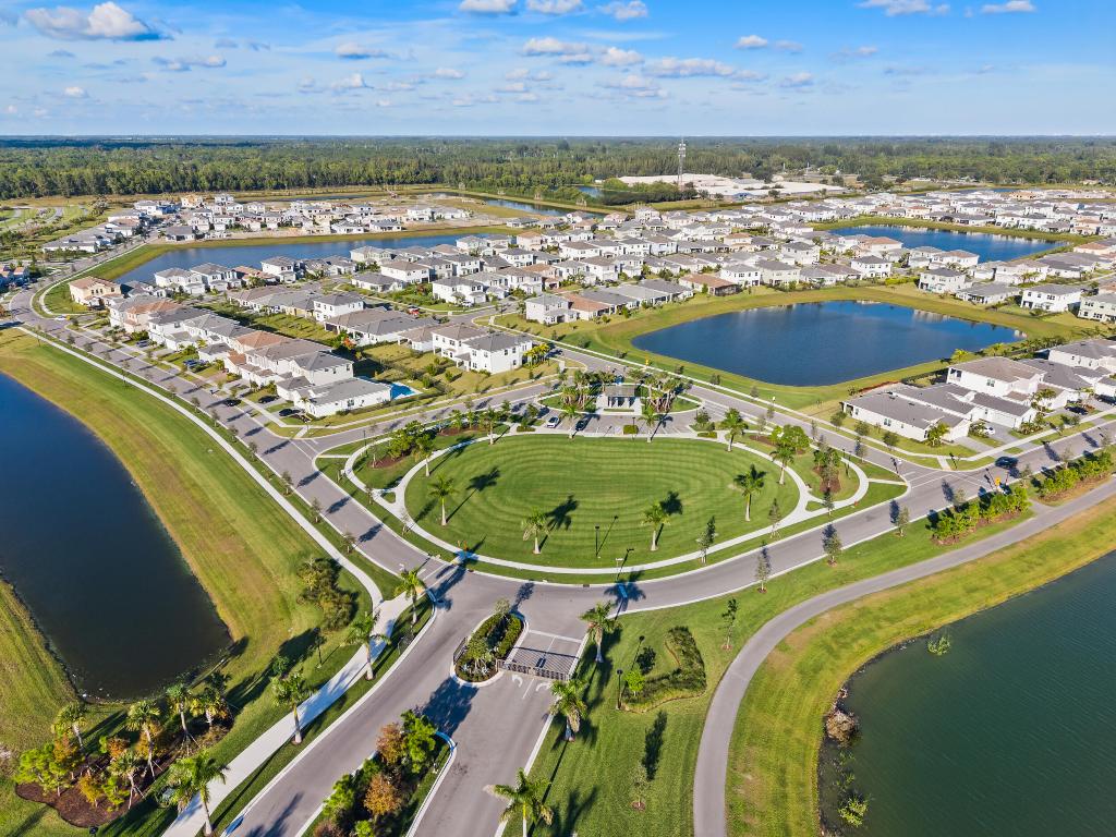 5735 Shore Pine Westlake, FL 33470