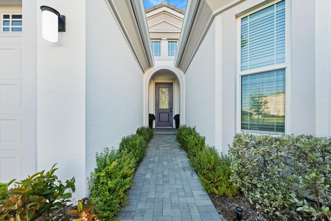 5735 Shore Pine Westlake, FL 33470