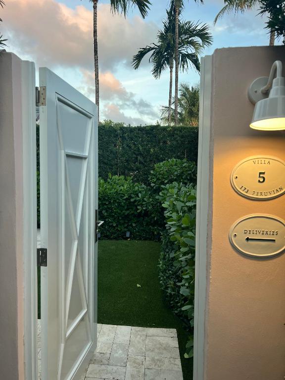 173 Peruvian Ave #5 Palm Beach, FL 33480