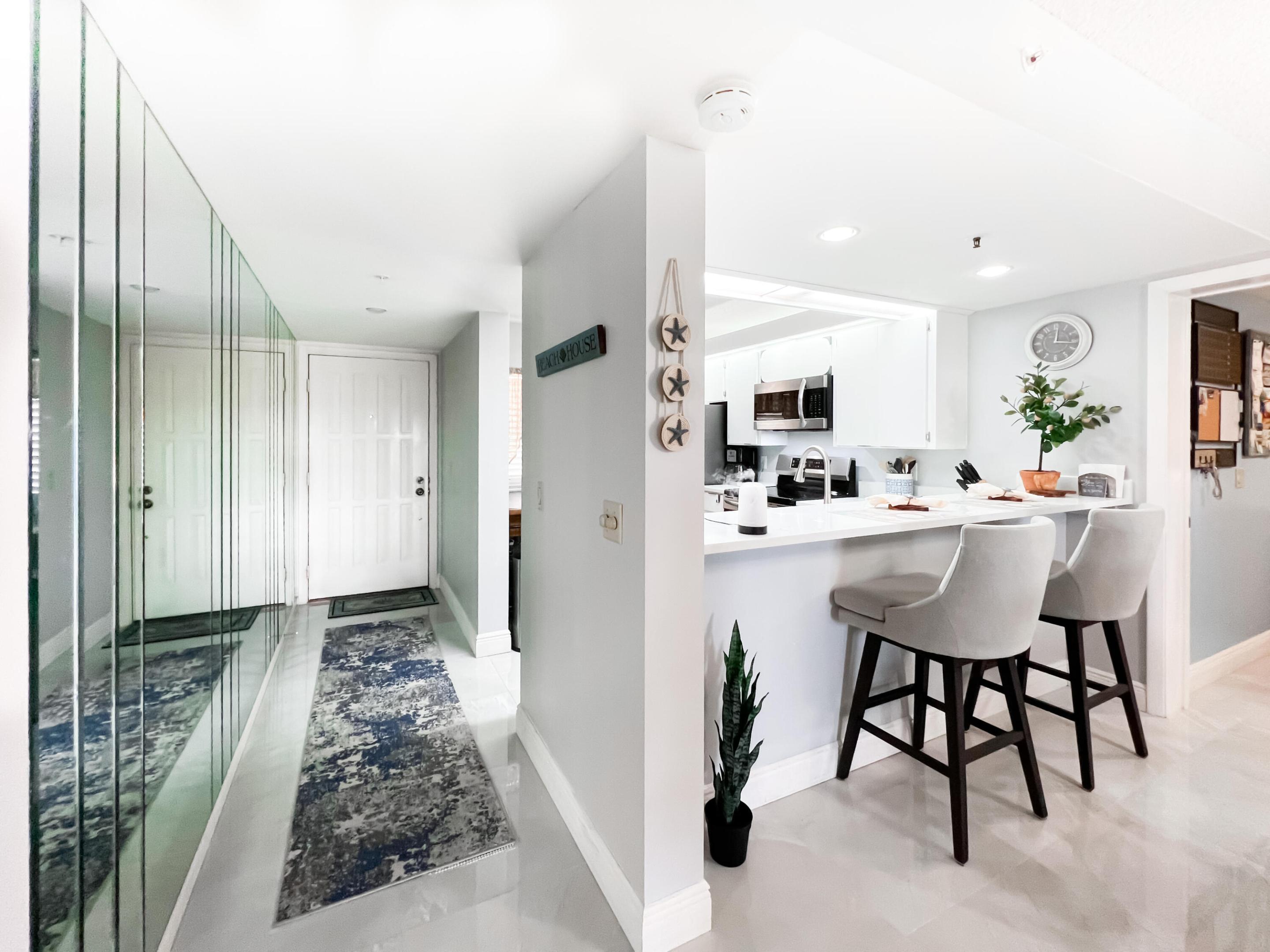 301 Ocean Blfs #202 Jupiter, FL 33477