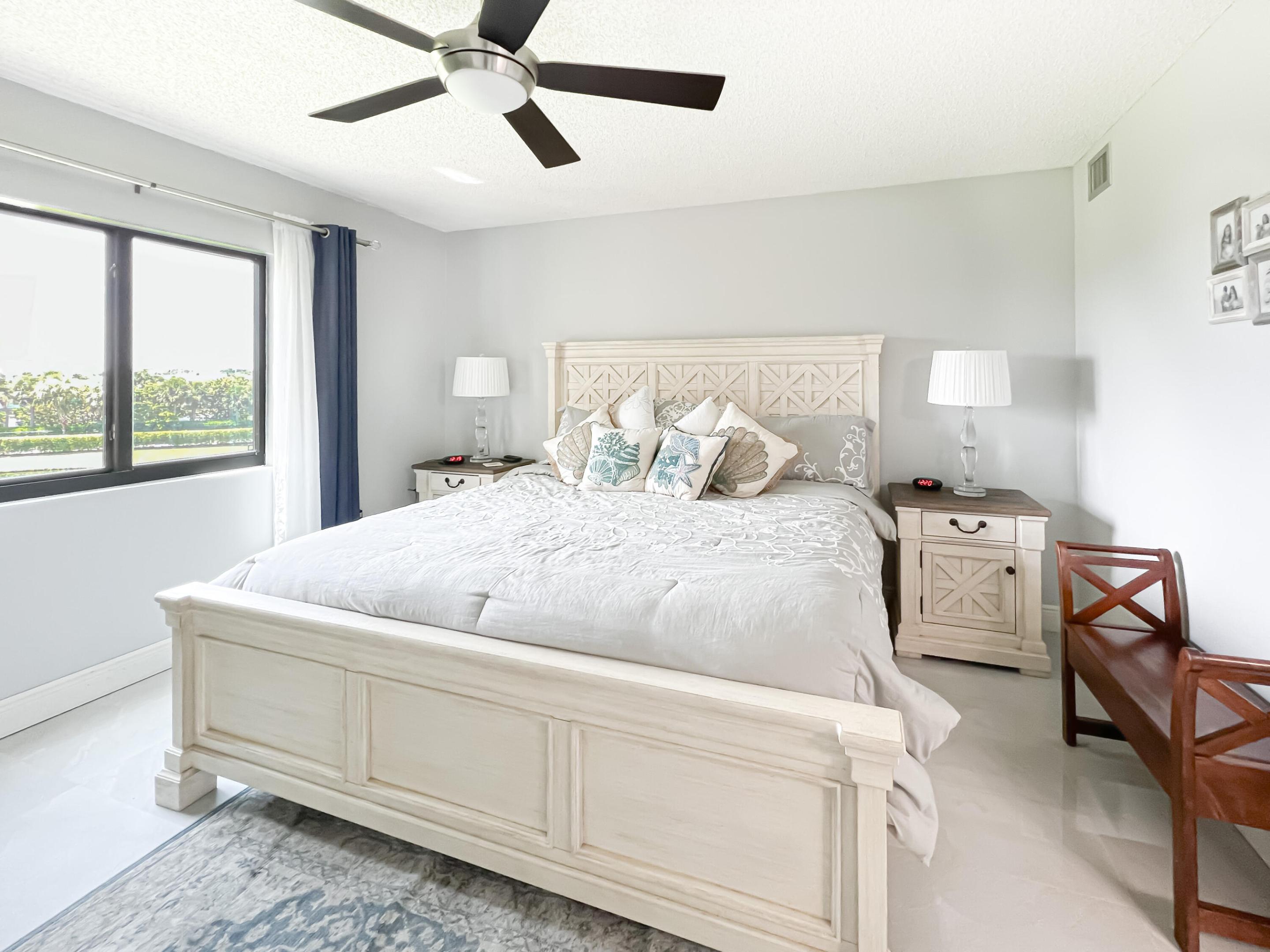 301 Ocean Blfs #202 Jupiter, FL 33477