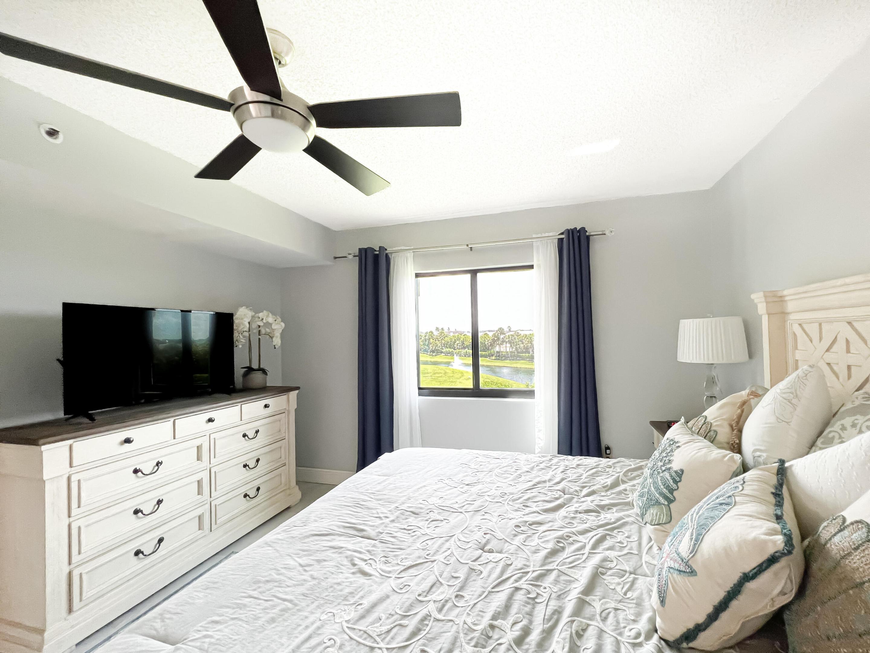 301 Ocean Blfs #202 Jupiter, FL 33477