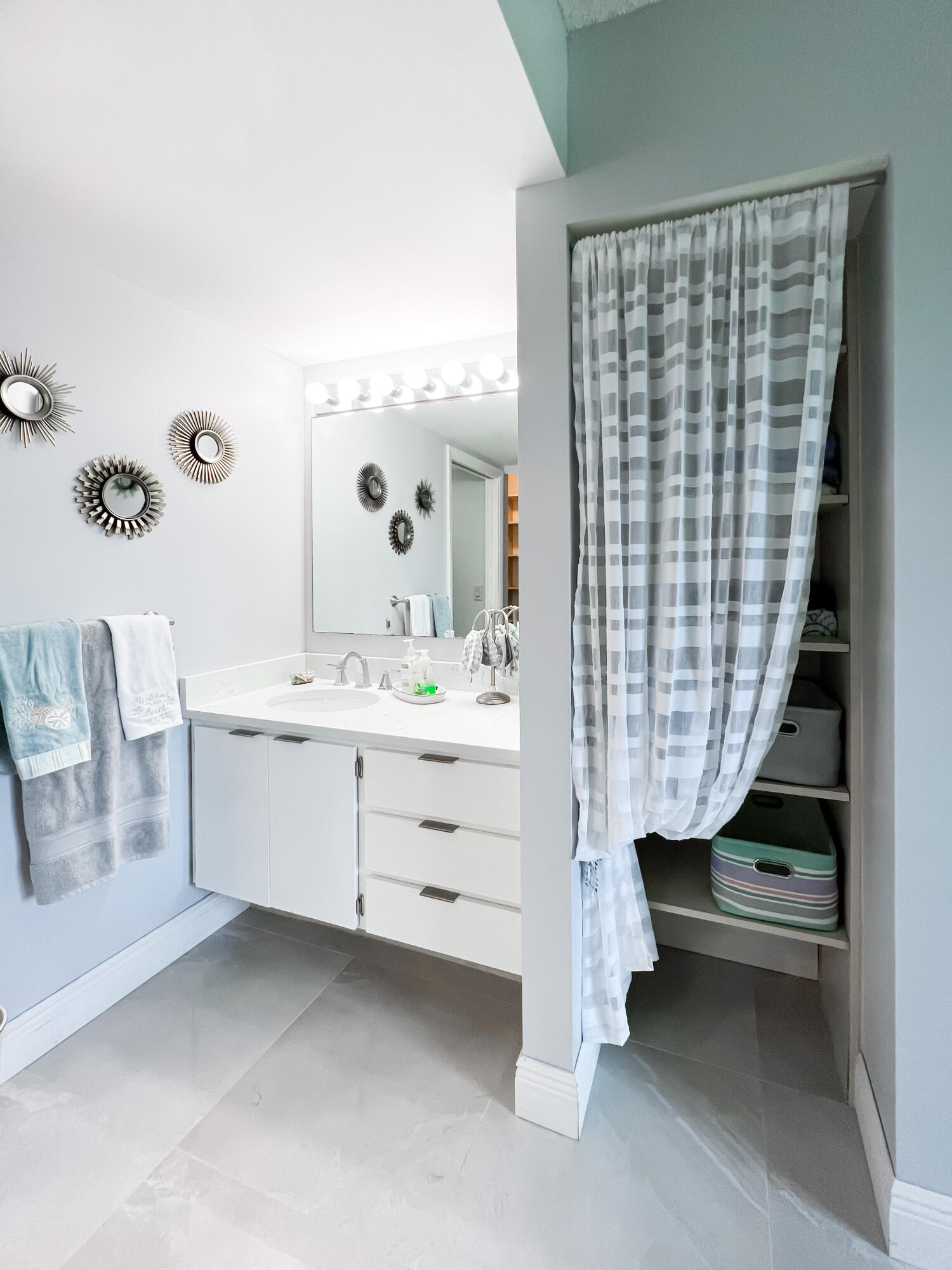 301 Ocean Blfs #202 Jupiter, FL 33477