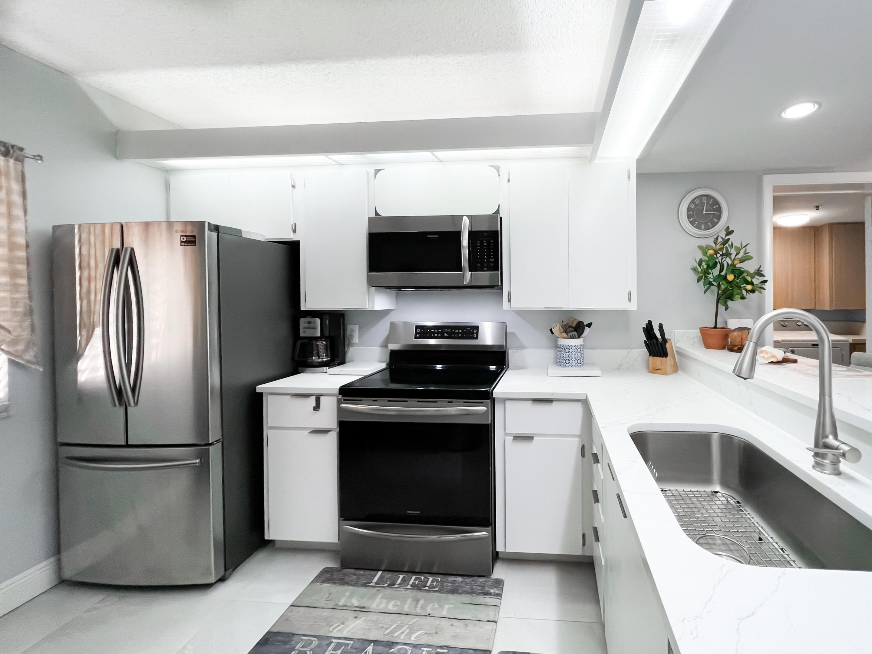 301 Ocean Blfs #202 Jupiter, FL 33477