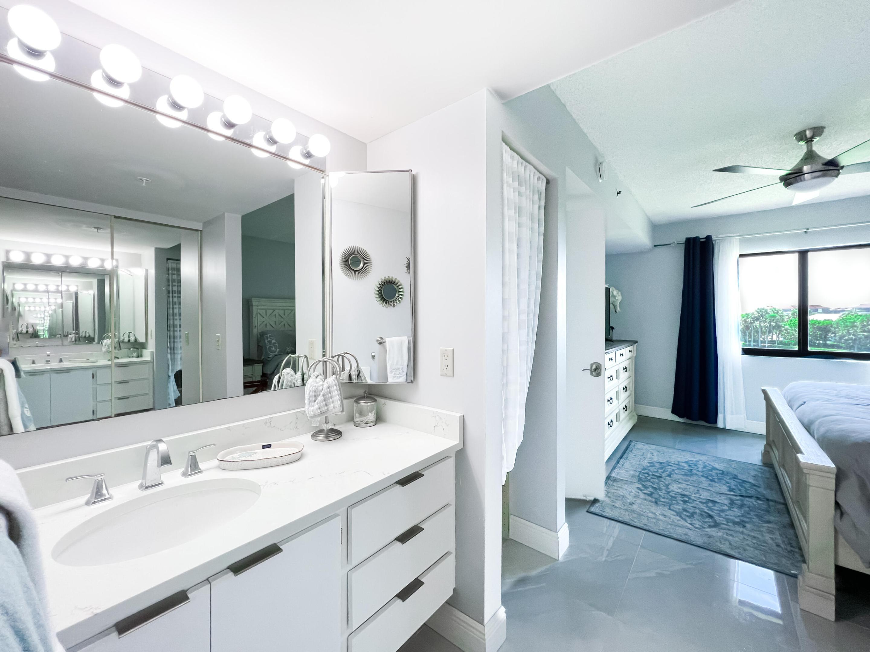 301 Ocean Blfs #202 Jupiter, FL 33477