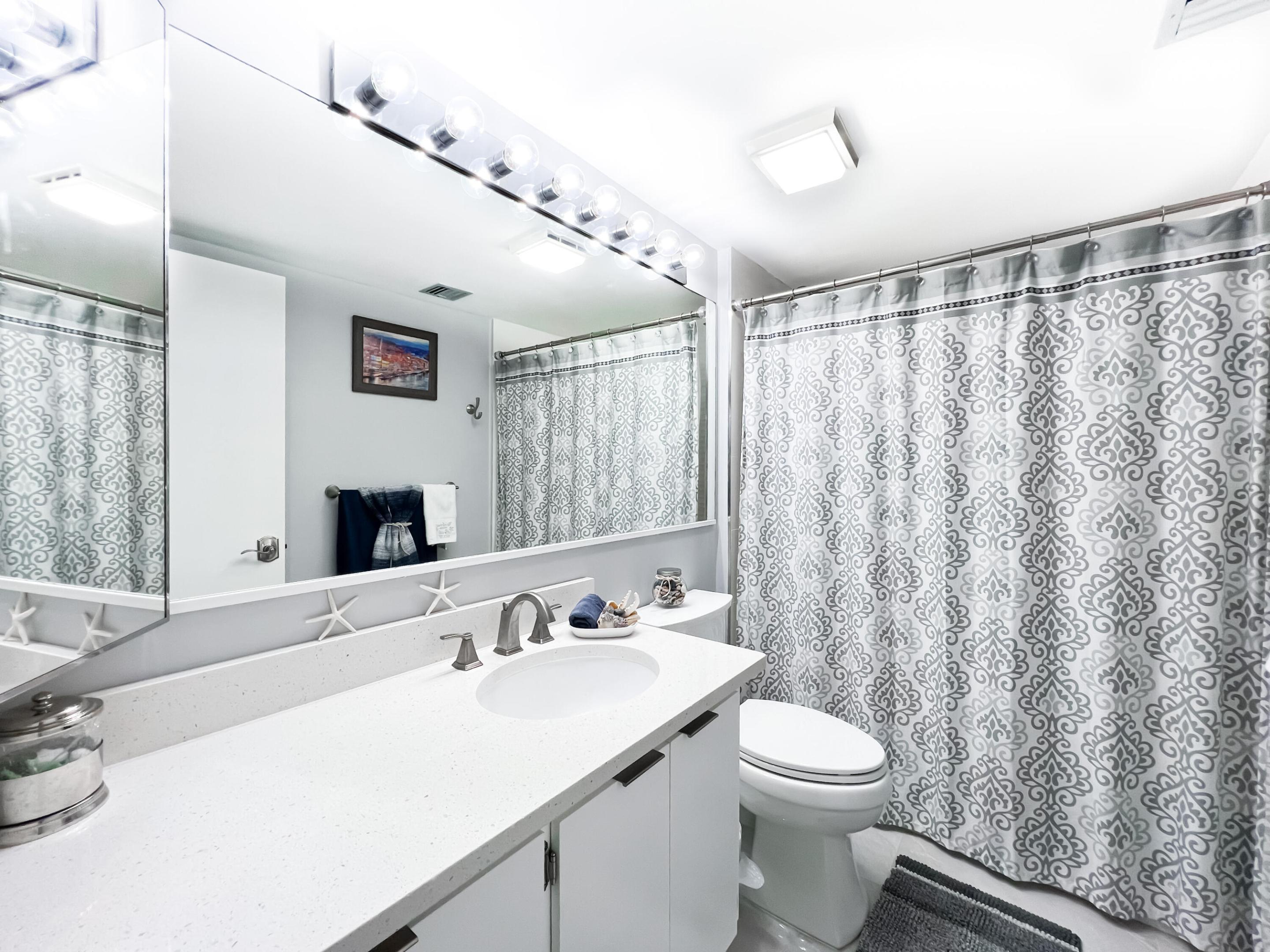 301 Ocean Blfs #202 Jupiter, FL 33477