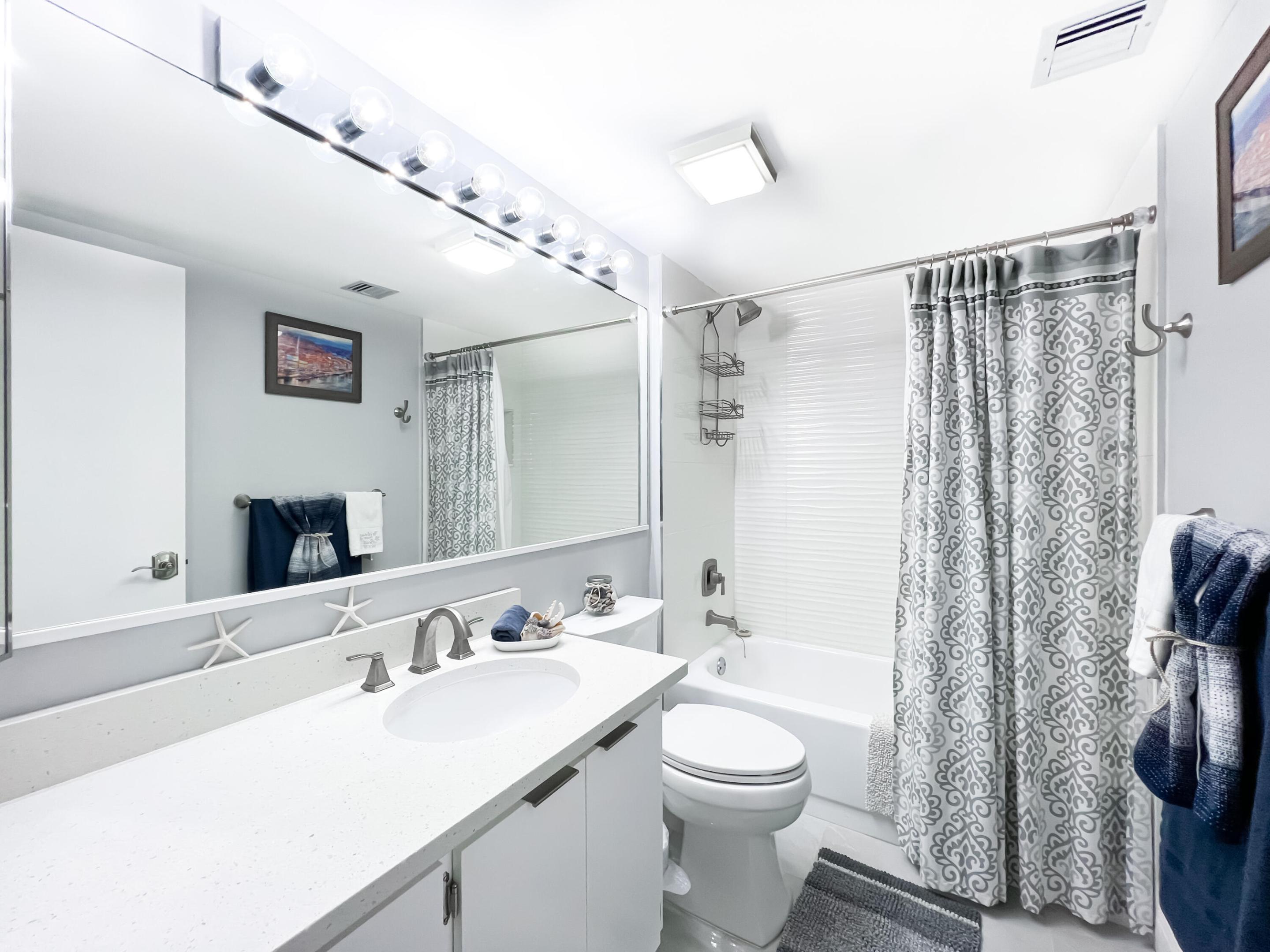 301 Ocean Blfs #202 Jupiter, FL 33477