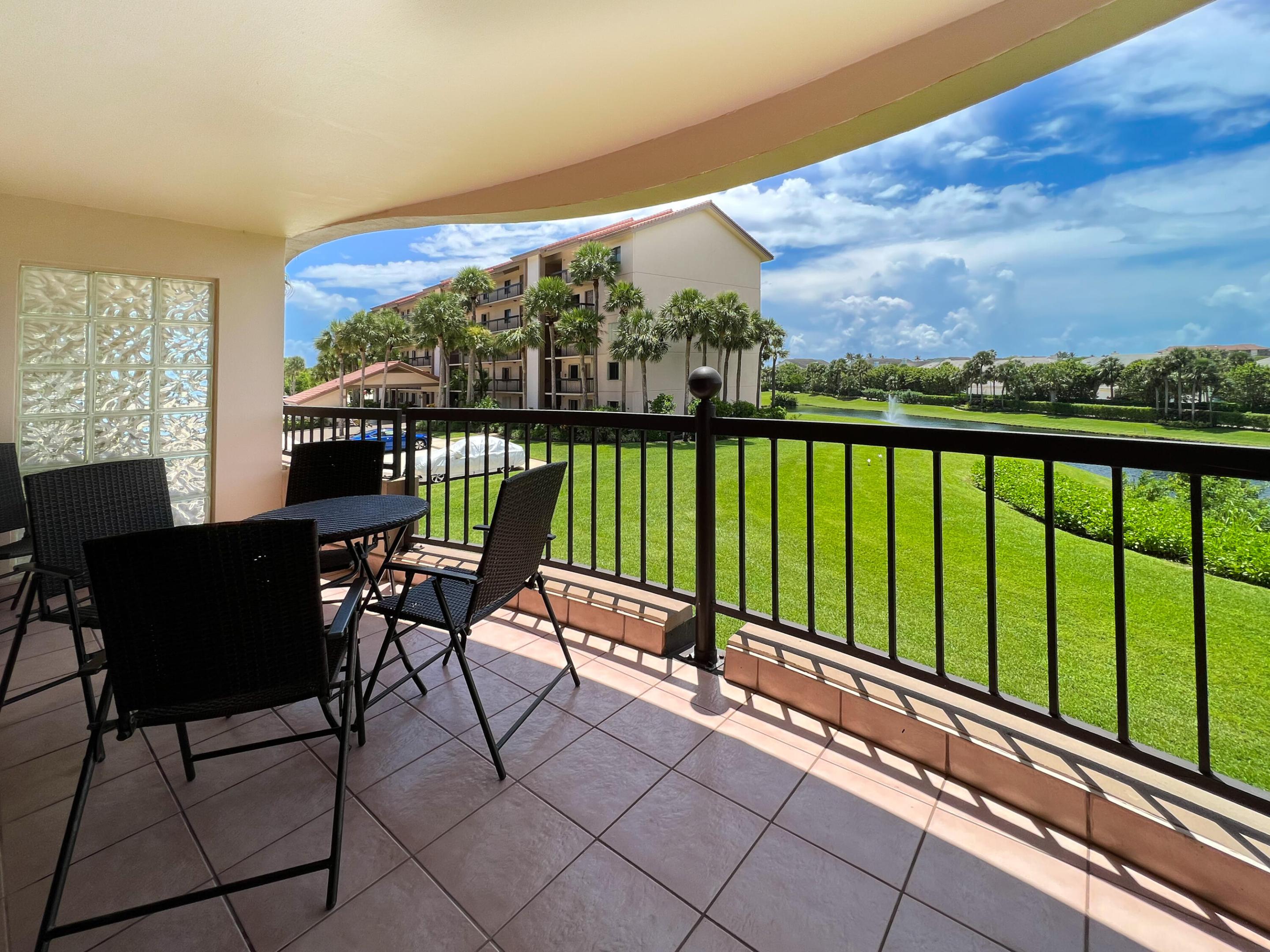 301 Ocean Blfs #202 Jupiter, FL 33477