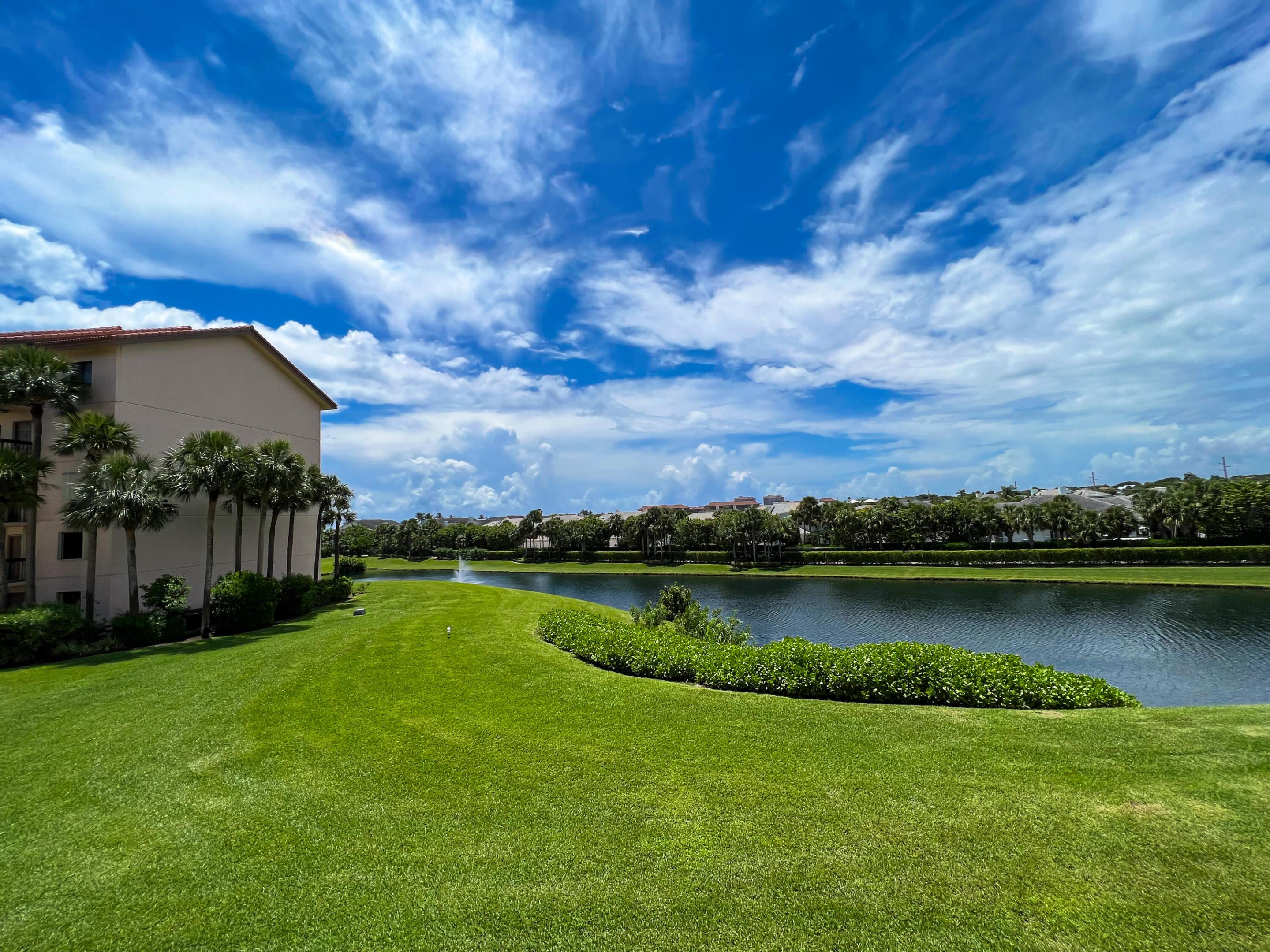301 Ocean Blfs #202 Jupiter, FL 33477