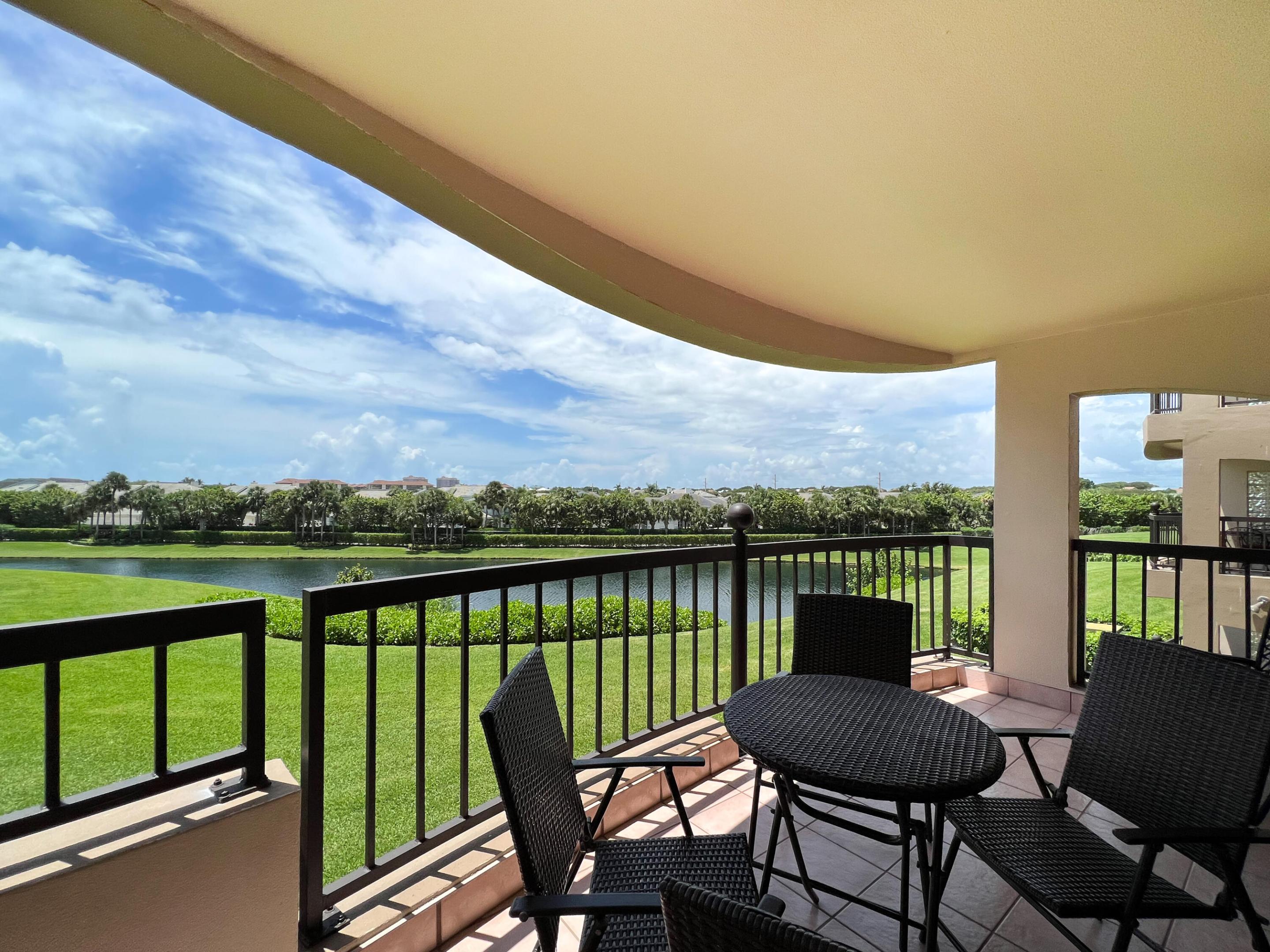 301 Ocean Blfs #202 Jupiter, FL 33477