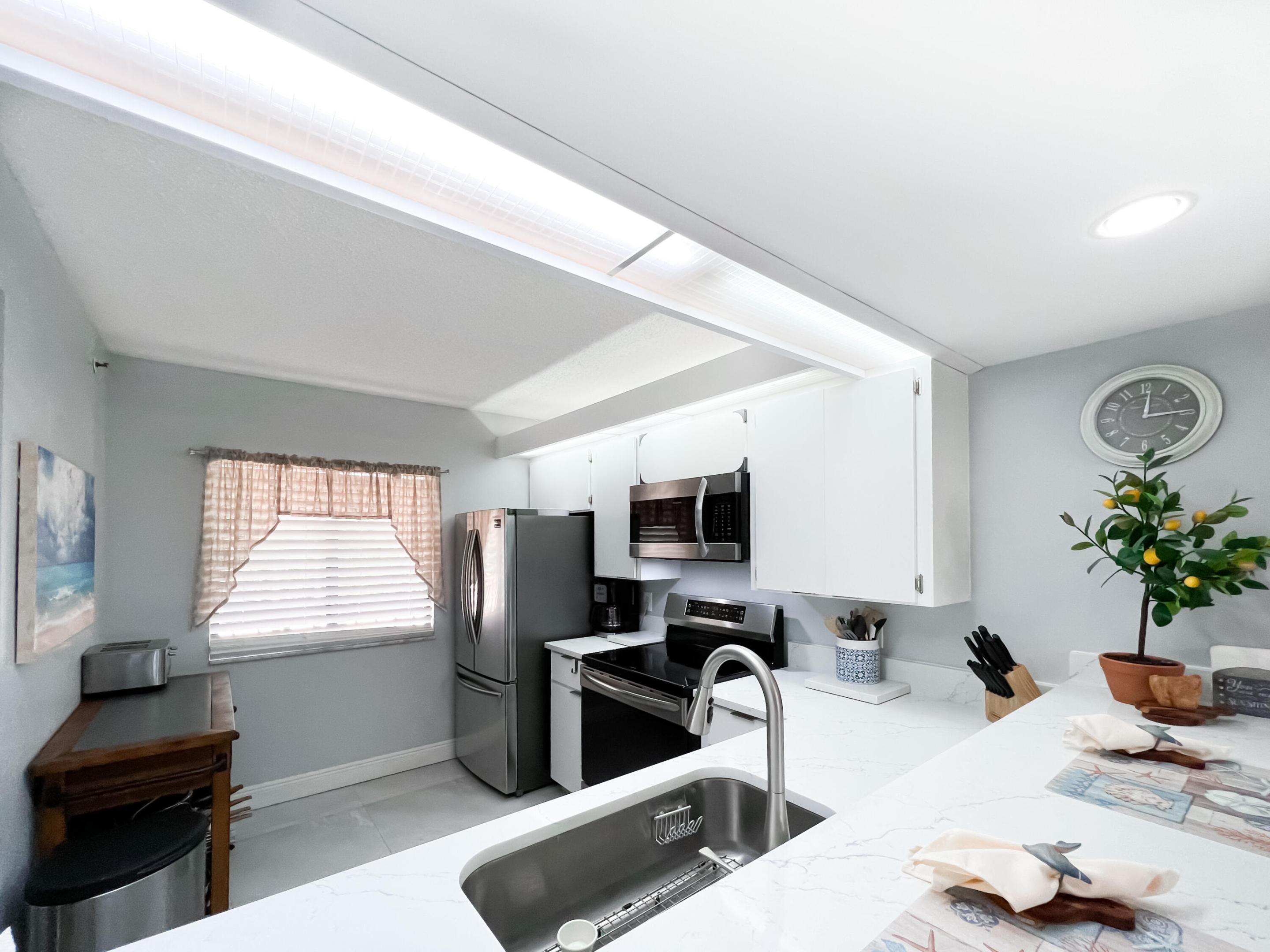 301 Ocean Blfs #202 Jupiter, FL 33477