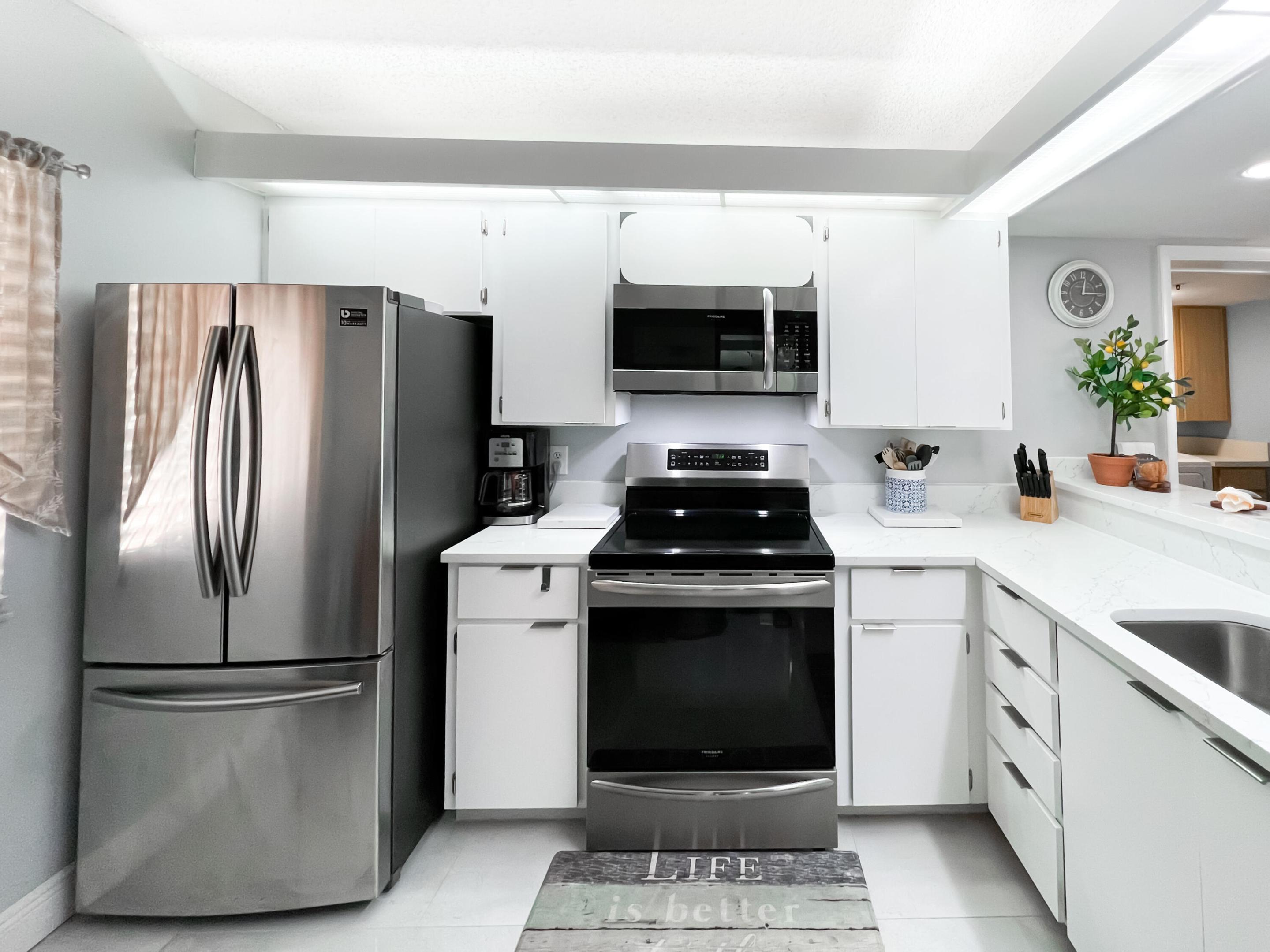 301 Ocean Blfs #202 Jupiter, FL 33477