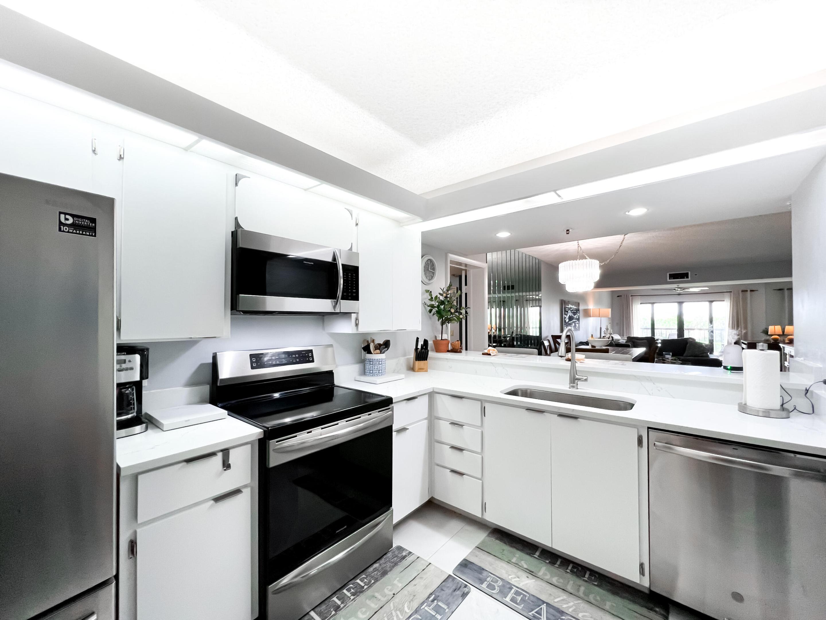 301 Ocean Blfs #202 Jupiter, FL 33477