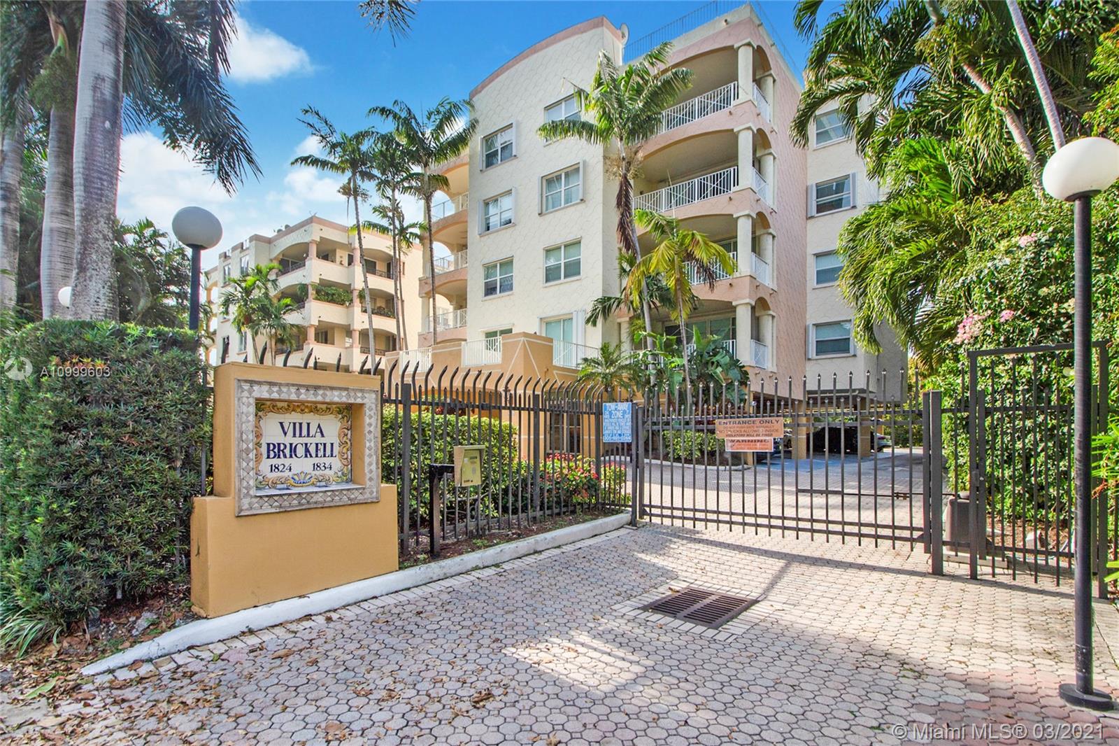 1824 Brickell Ave #2D