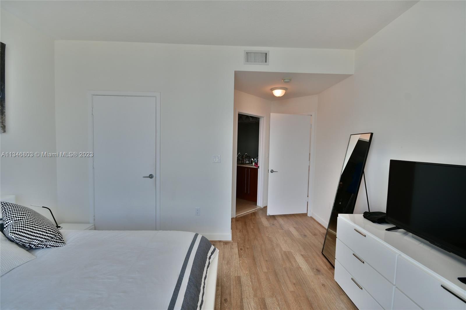 1111 SW 1st Ave #3514-N Miami, FL 33130