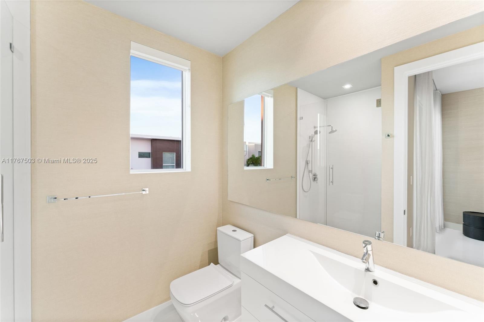 10561 NW 67th Ter #10561 Doral, FL 33178