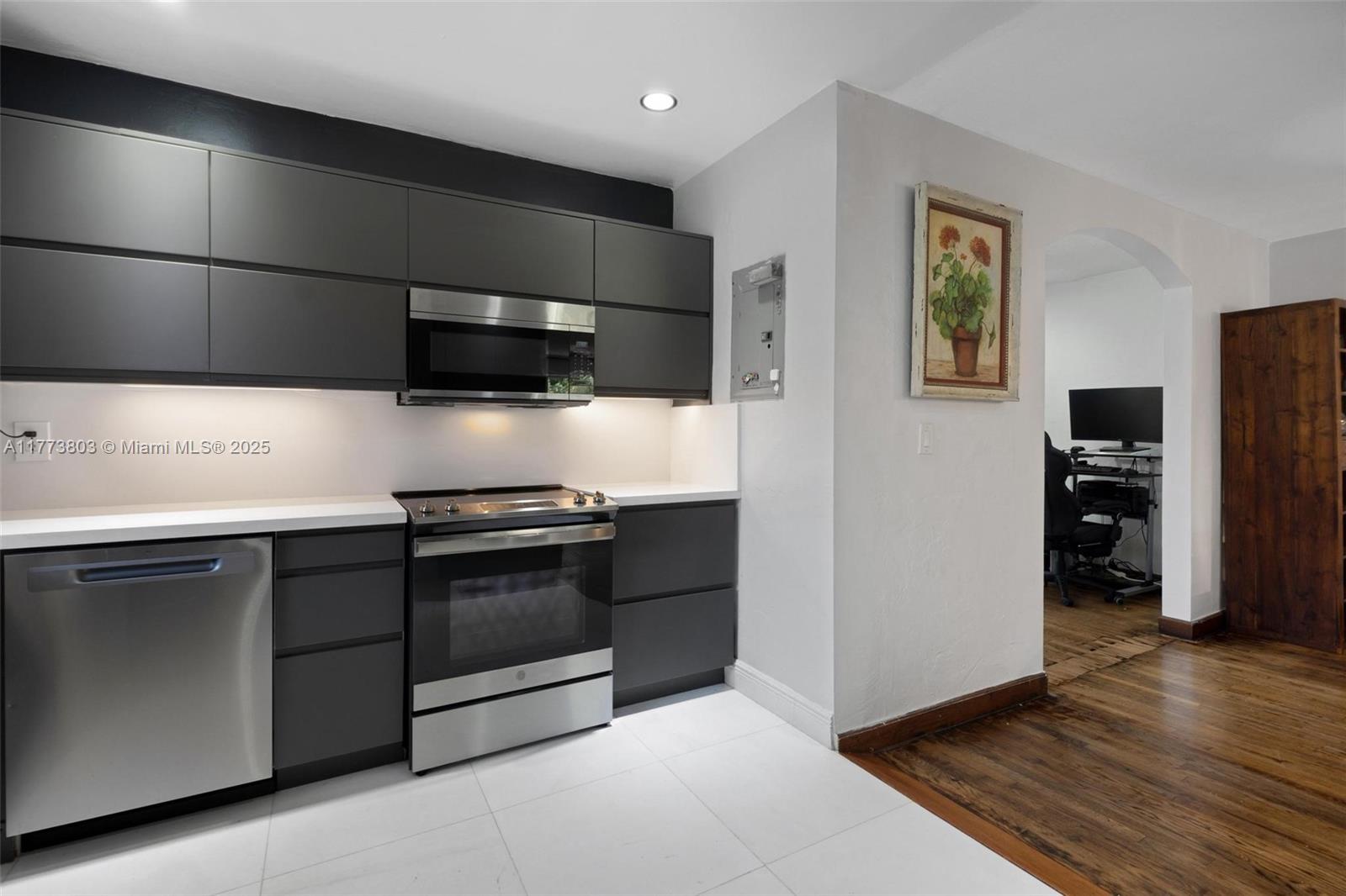 1185 Biarritz Dr Miami Beach, FL 33141