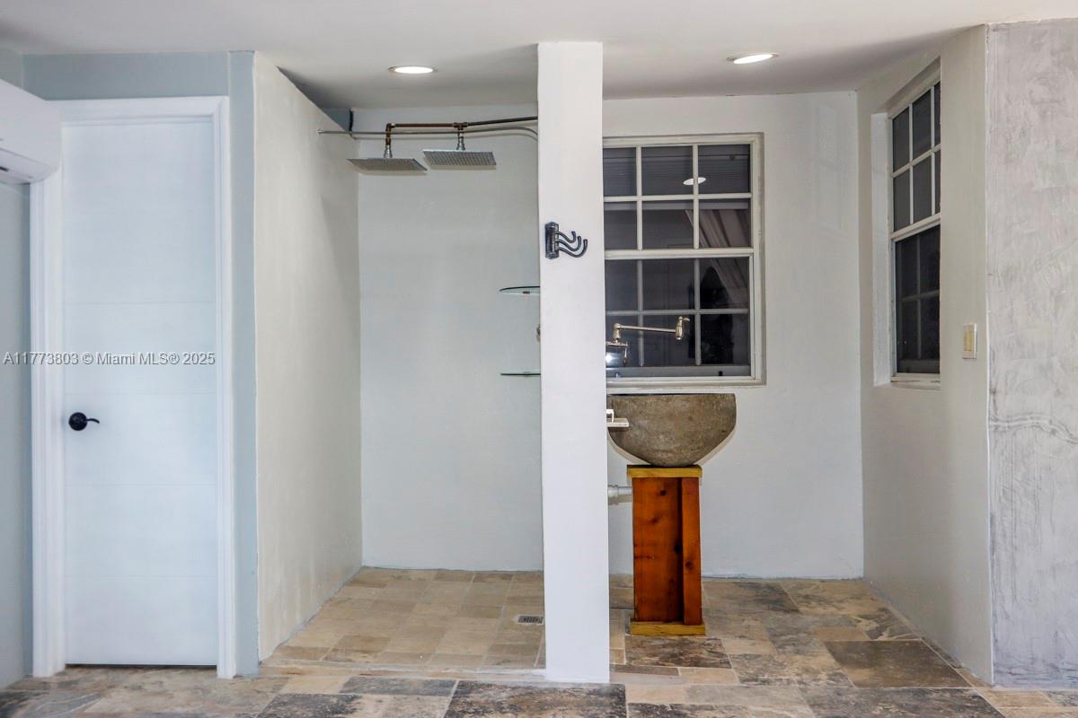 1185 Biarritz Dr Miami Beach, FL 33141