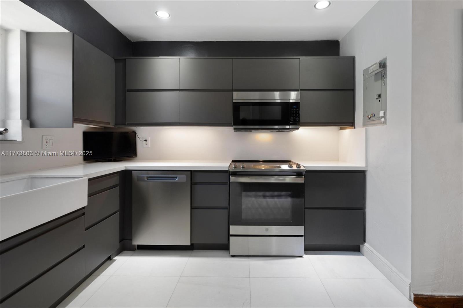 1185 Biarritz Dr Miami Beach, FL 33141