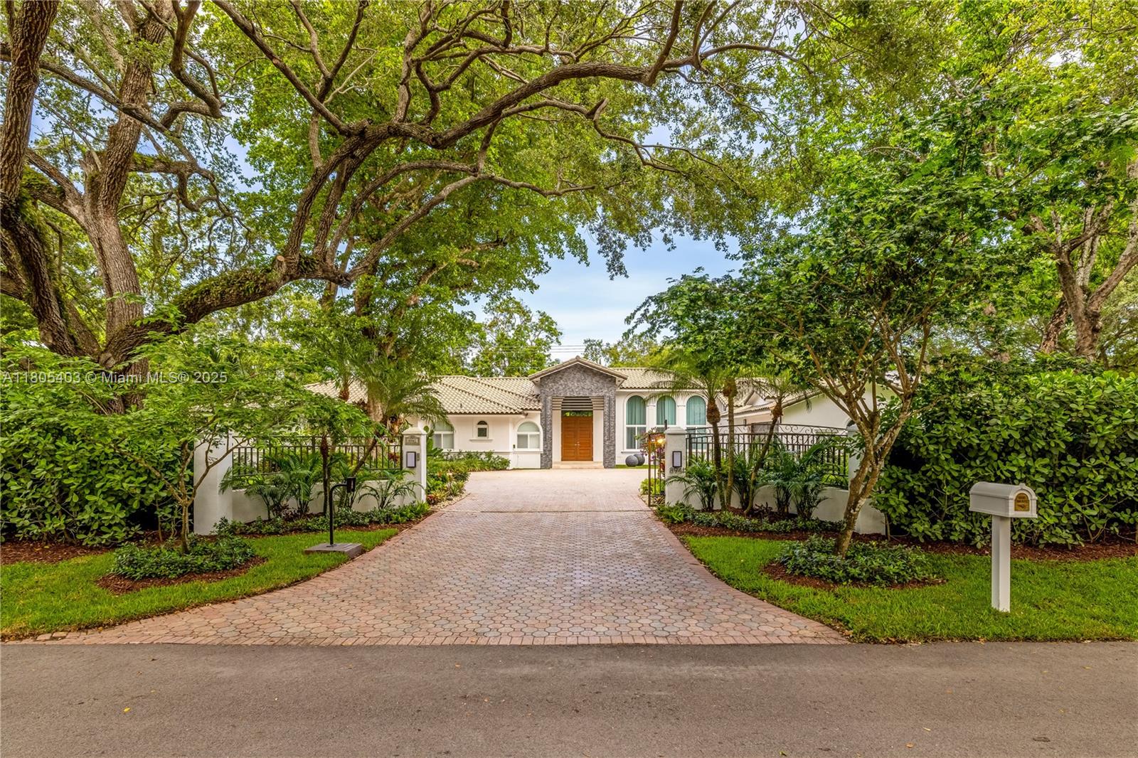 8941 SW 65th Ct Pinecrest, FL 33156