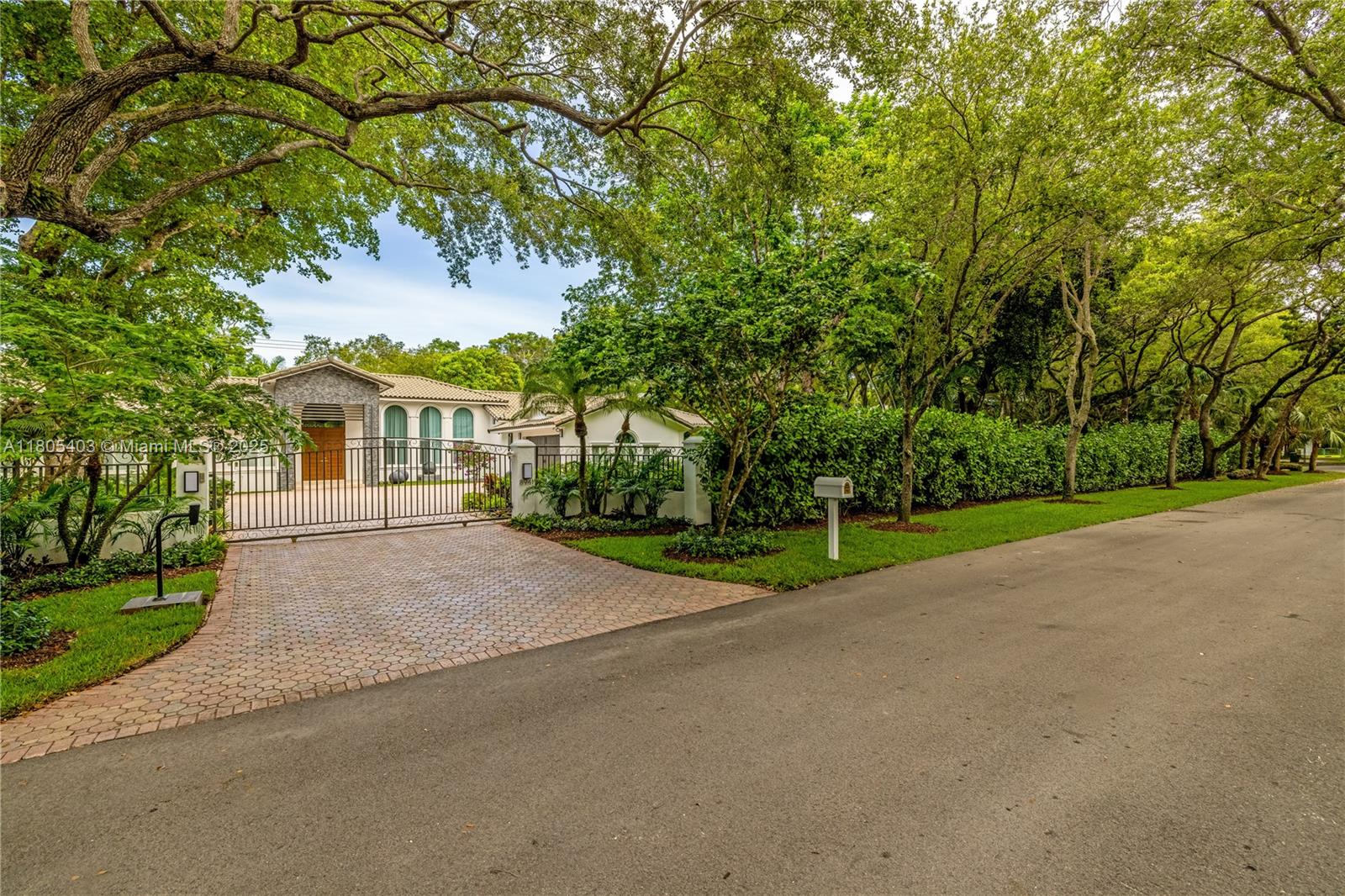 8941 SW 65th Ct Pinecrest, FL 33156