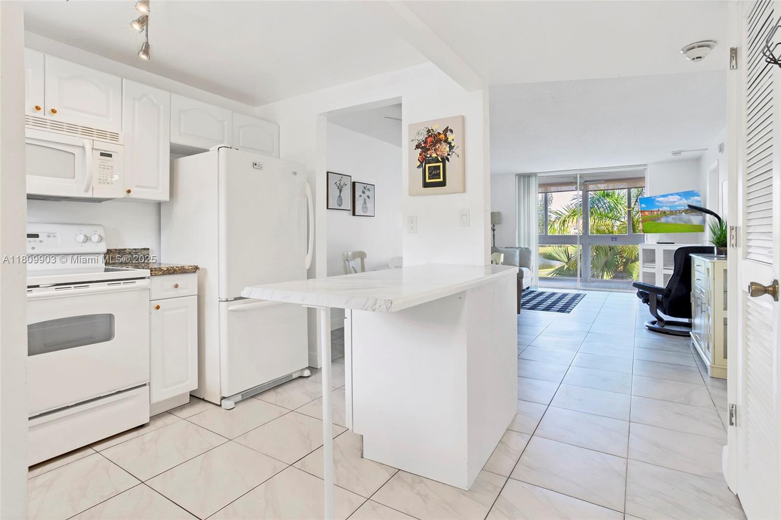 2801 N Pine Is Rd #204