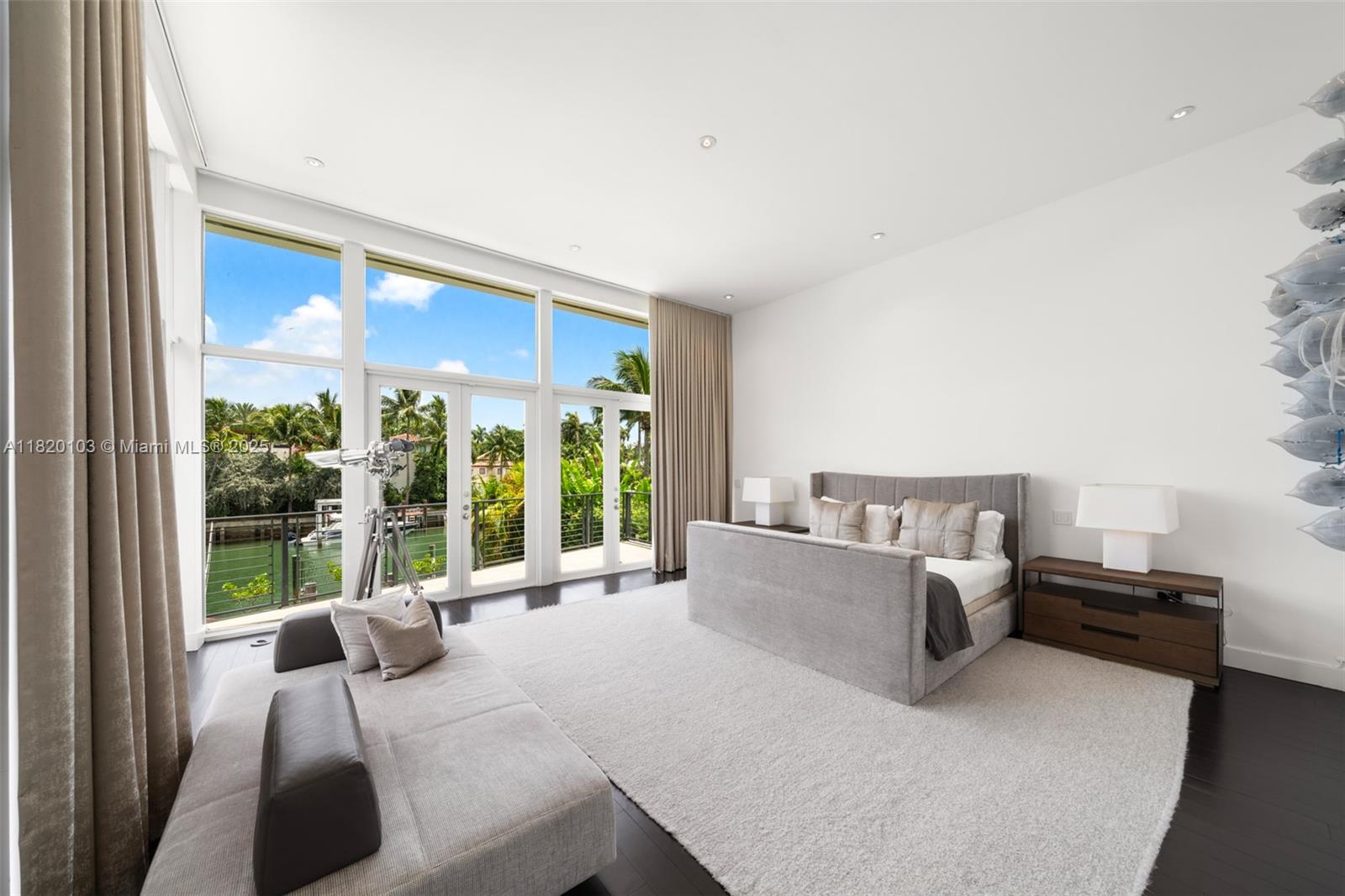 1833 W 24th St Miami Beach, FL 33140