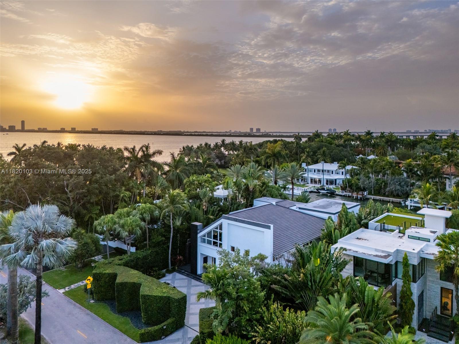 1833 W 24th St Miami Beach, FL 33140