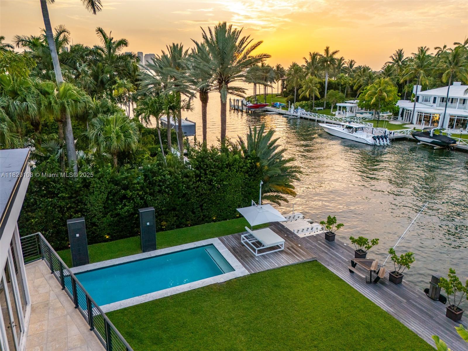 1833 W 24th St Miami Beach, FL 33140