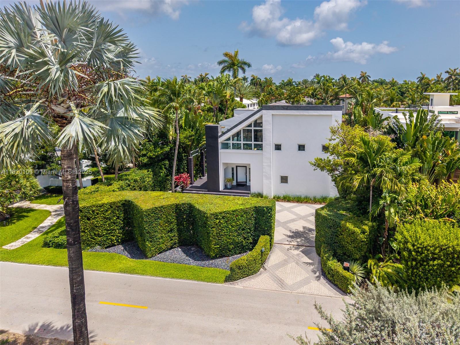 1833 W 24th St Miami Beach, FL 33140