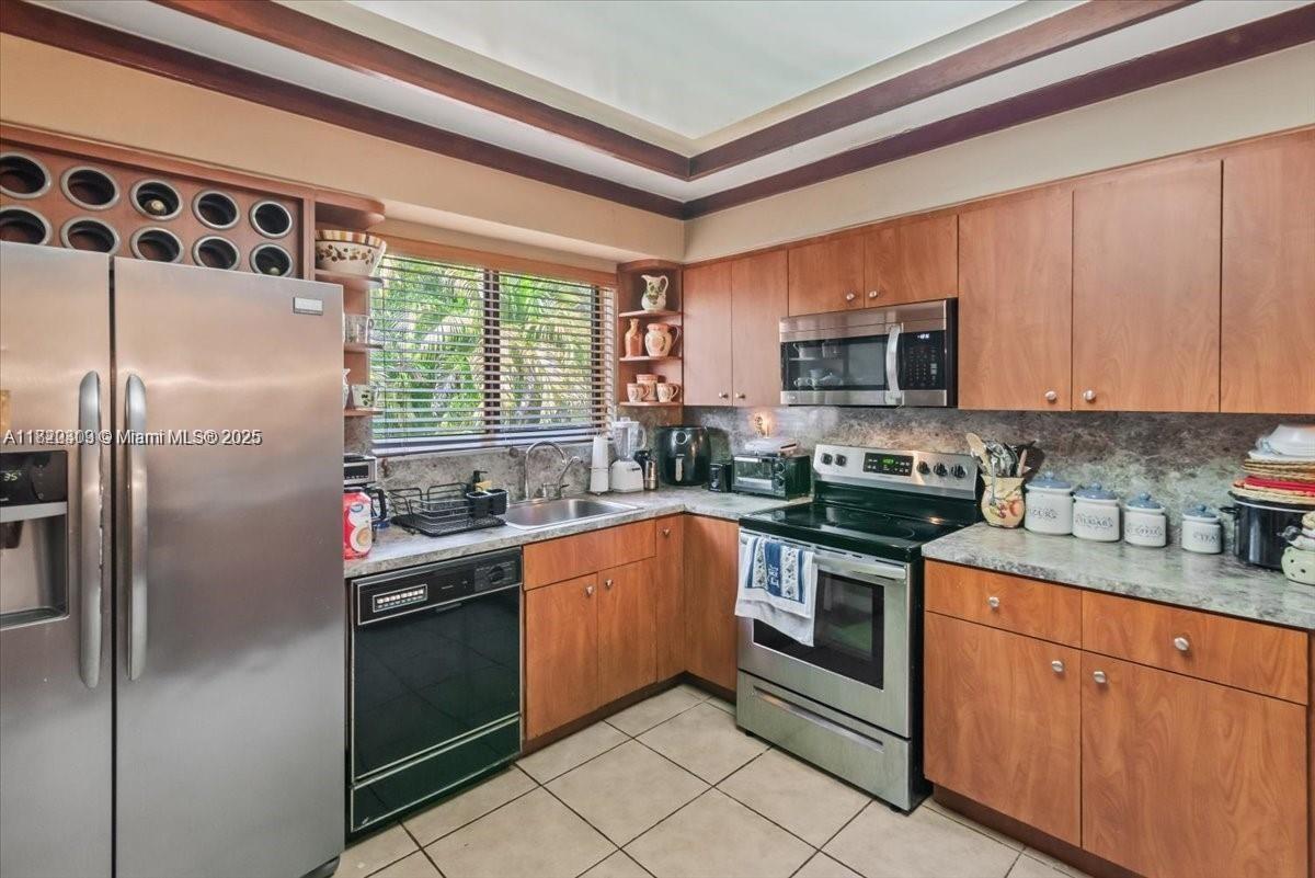 6385 SW 25th St Miami, FL 33155 6385 SW 25th St Miami, FL 33155
