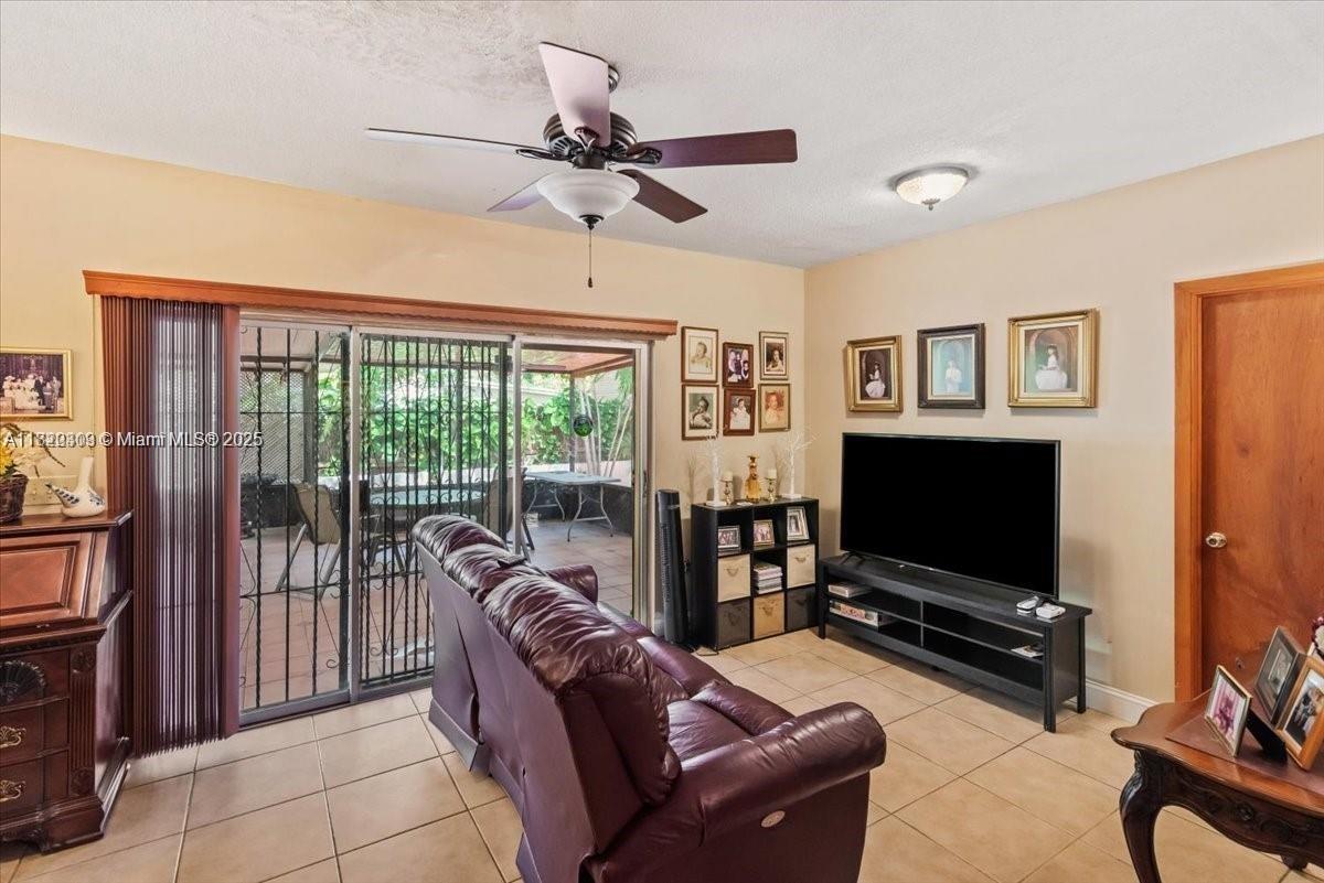 6385 SW 25th St Miami, FL 33155 6385 SW 25th St Miami, FL 33155