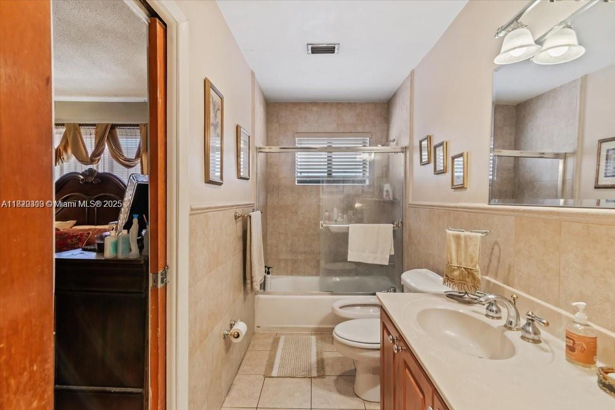 6385 SW 25th St Miami, FL 33155 6385 SW 25th St Miami, FL 33155