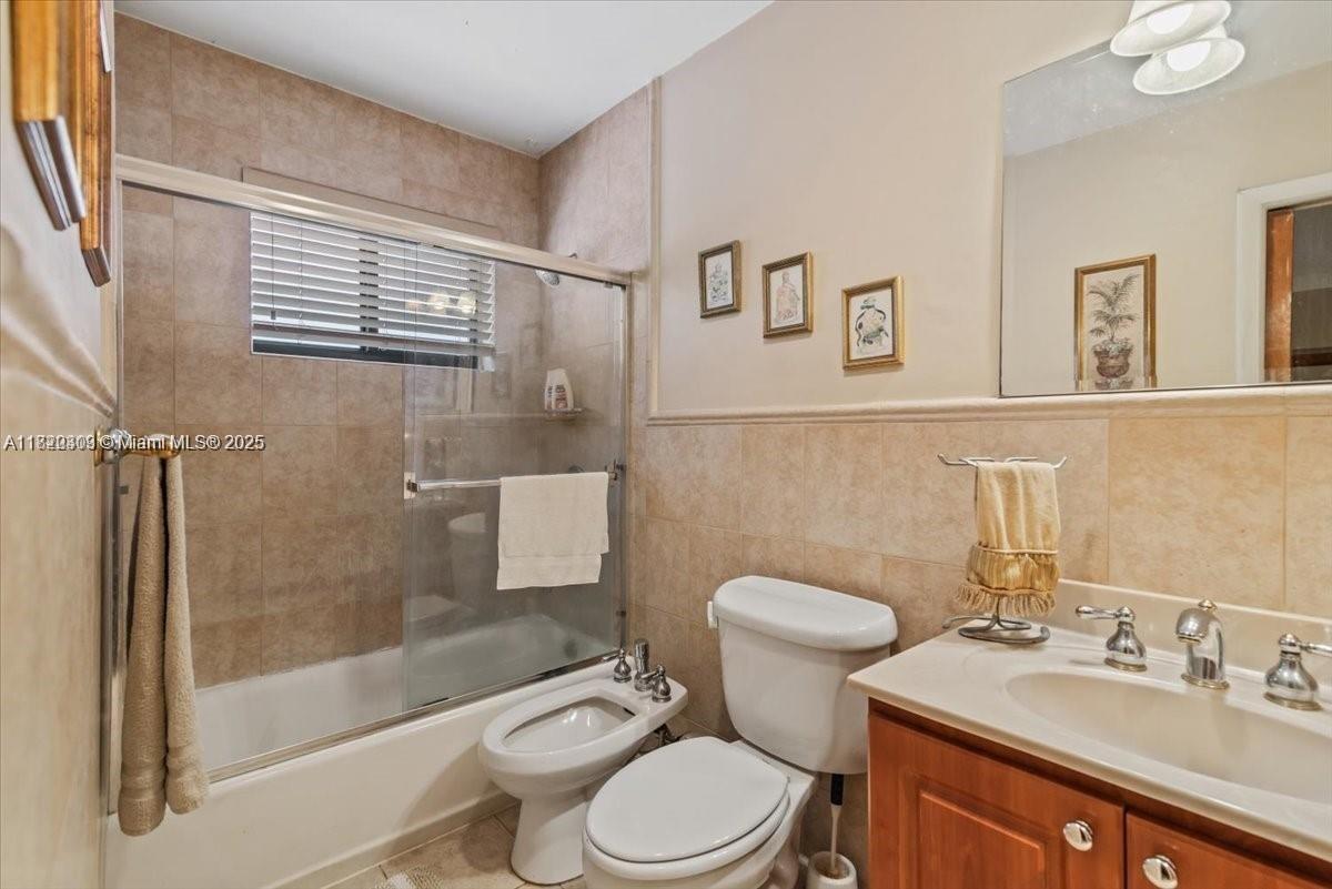 6385 SW 25th St Miami, FL 33155 6385 SW 25th St Miami, FL 33155