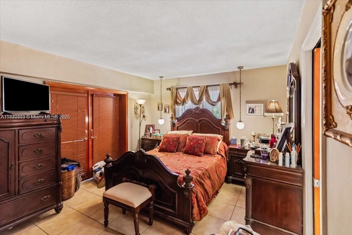 6385 SW 25th St Miami, FL 33155 6385 SW 25th St Miami, FL 33155