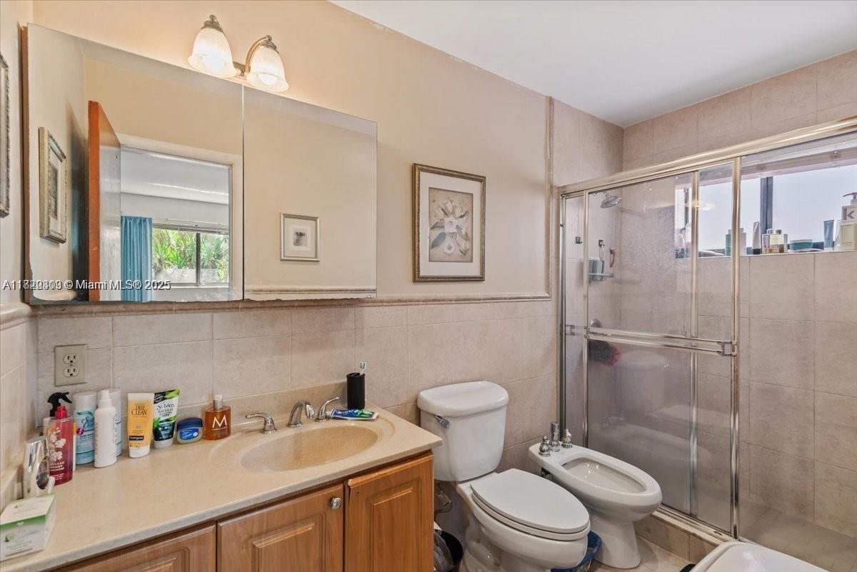 6385 SW 25th St Miami, FL 33155 6385 SW 25th St Miami, FL 33155
