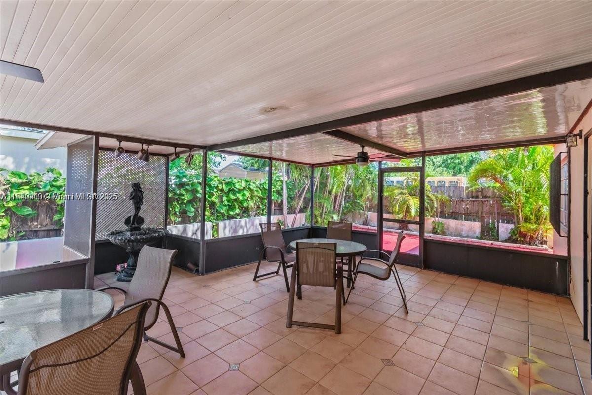 6385 SW 25th St Miami, FL 33155 6385 SW 25th St Miami, FL 33155
