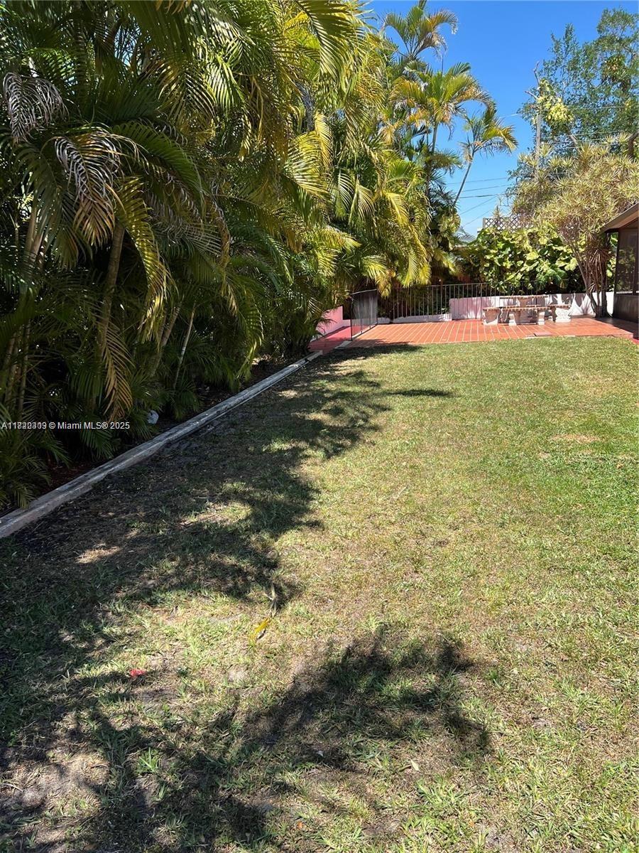 6385 SW 25th St Miami, FL 33155 6385 SW 25th St Miami, FL 33155