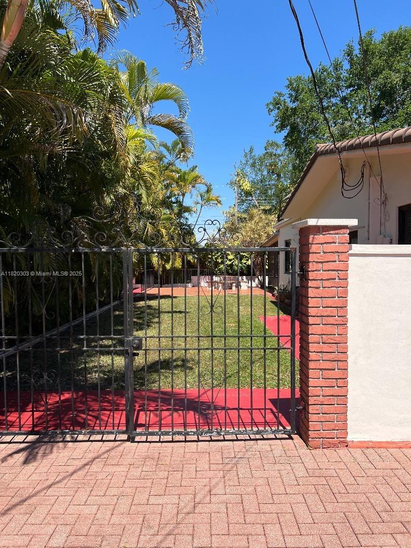 6385 SW 25th St Miami, FL 33155 6385 SW 25th St Miami, FL 33155