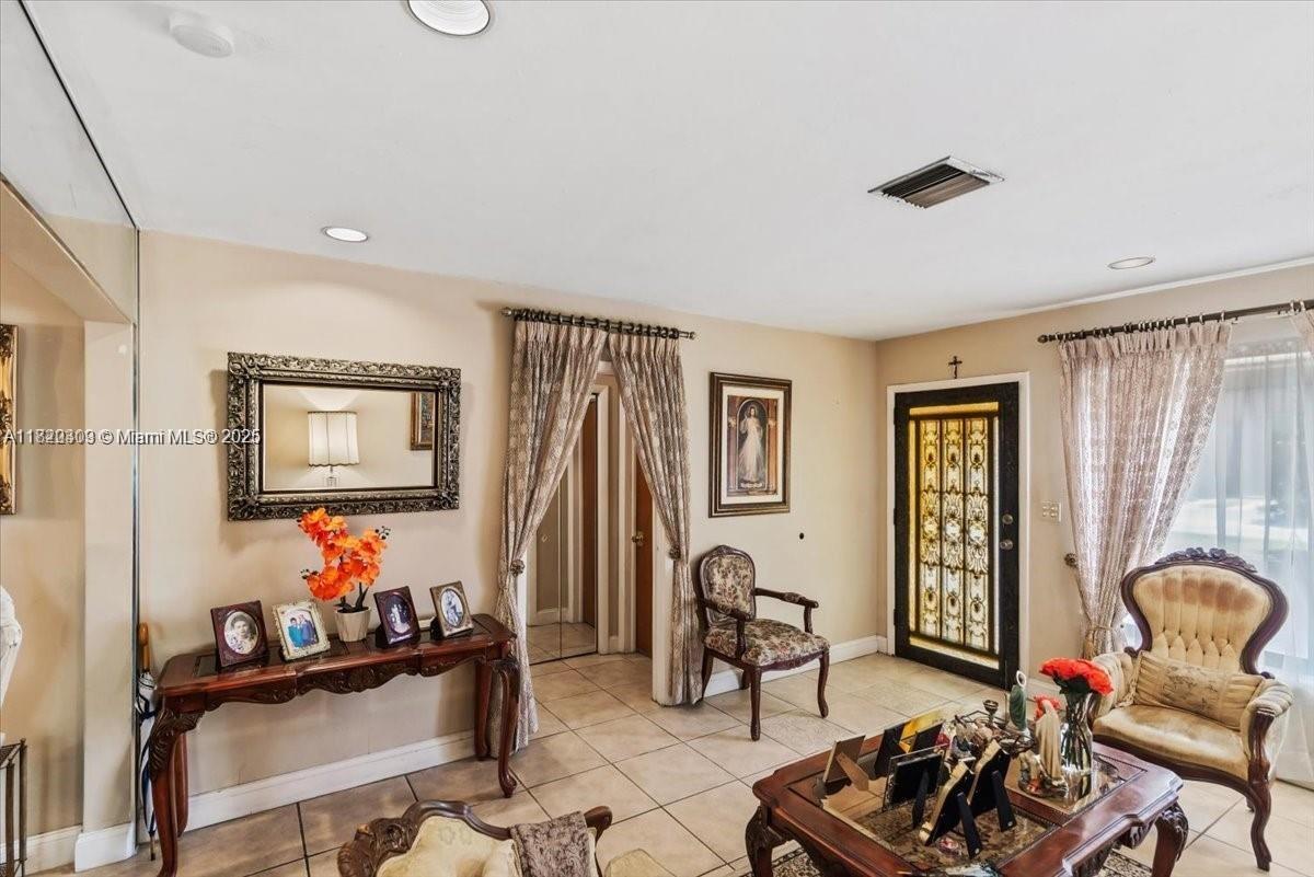 6385 SW 25th St Miami, FL 33155 6385 SW 25th St Miami, FL 33155