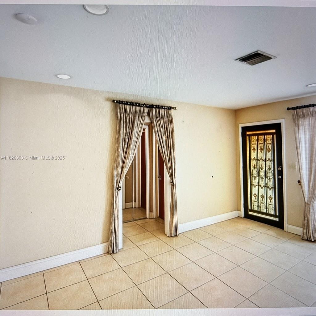 6385 SW 25th St Miami, FL 33155 6385 SW 25th St Miami, FL 33155