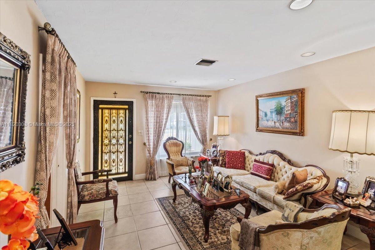 6385 SW 25th St Miami, FL 33155 6385 SW 25th St Miami, FL 33155