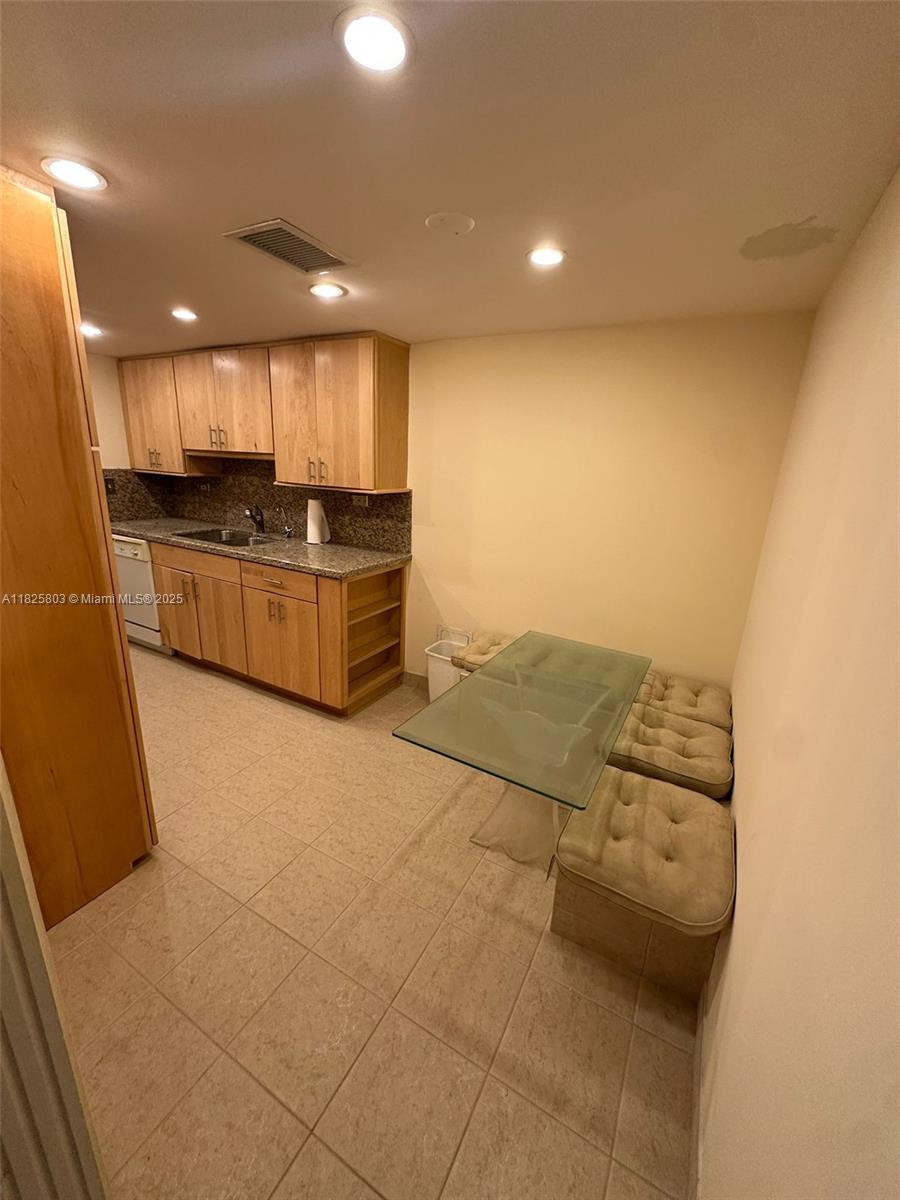 6039 Collins Ave #1625,Miami Beach, FL 33140