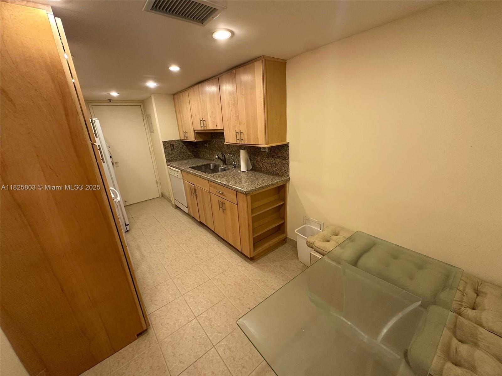 6039 Collins Ave #1625,Miami Beach, FL 33140