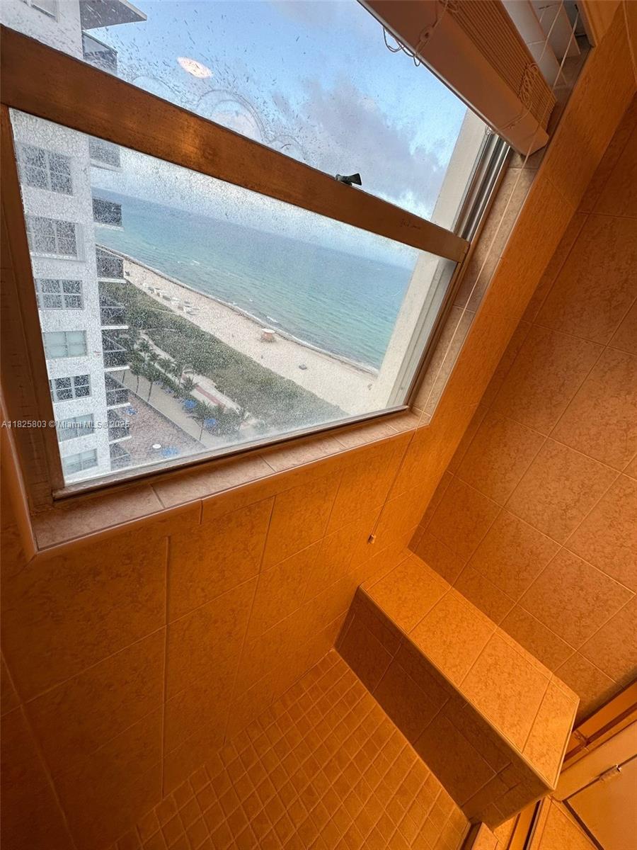 6039 Collins Ave #1625,Miami Beach, FL 33140