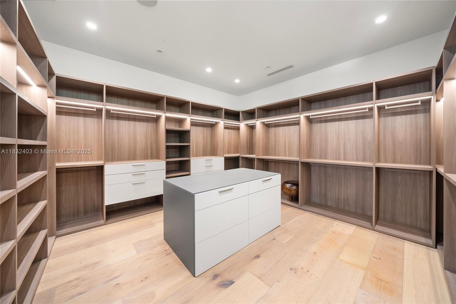 7610 SW 48th Ct Miami, FL 33143 7610 SW 48th Ct Miami, FL 33143